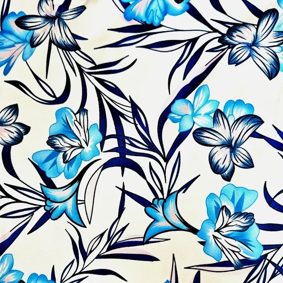 New size M/L women's top, great for golf, pickleball, tennis, etc. - Picture 3 of 5